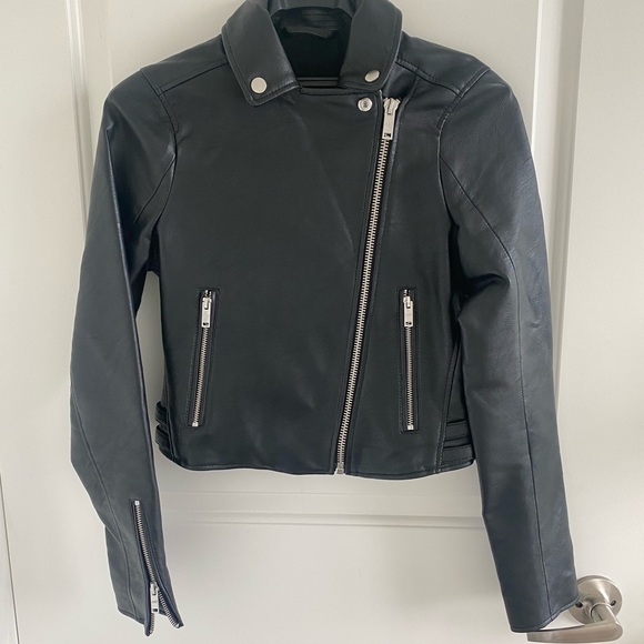 Abercrombie & Fitch Vegan Leather Jacket Cropped - Picture 5 of 9